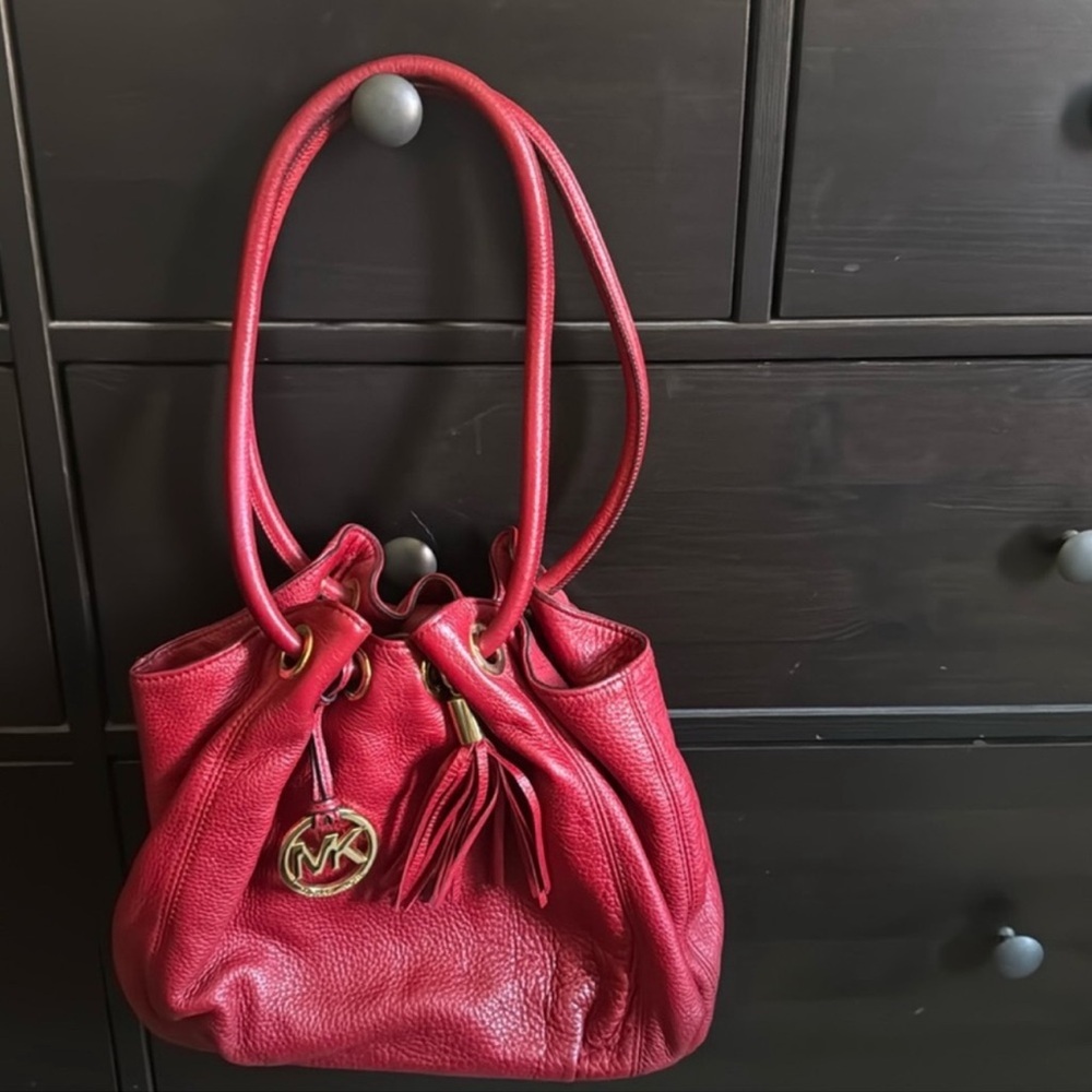 Michael kors bucket bag
